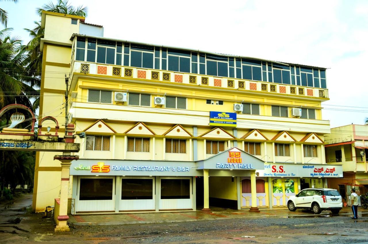 S S Residency Hotel Padubidri Luaran gambar