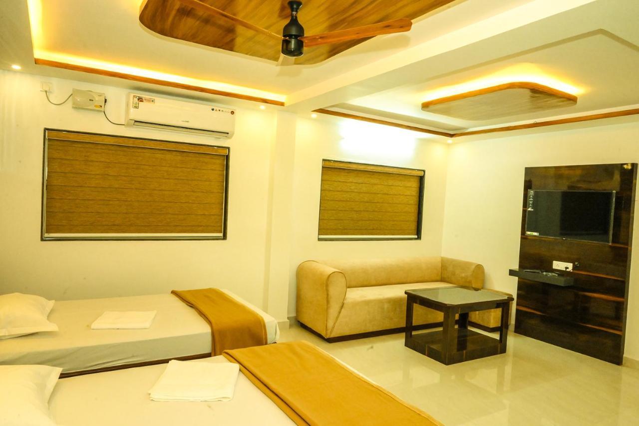 S S Residency Hotel Padubidri Luaran gambar