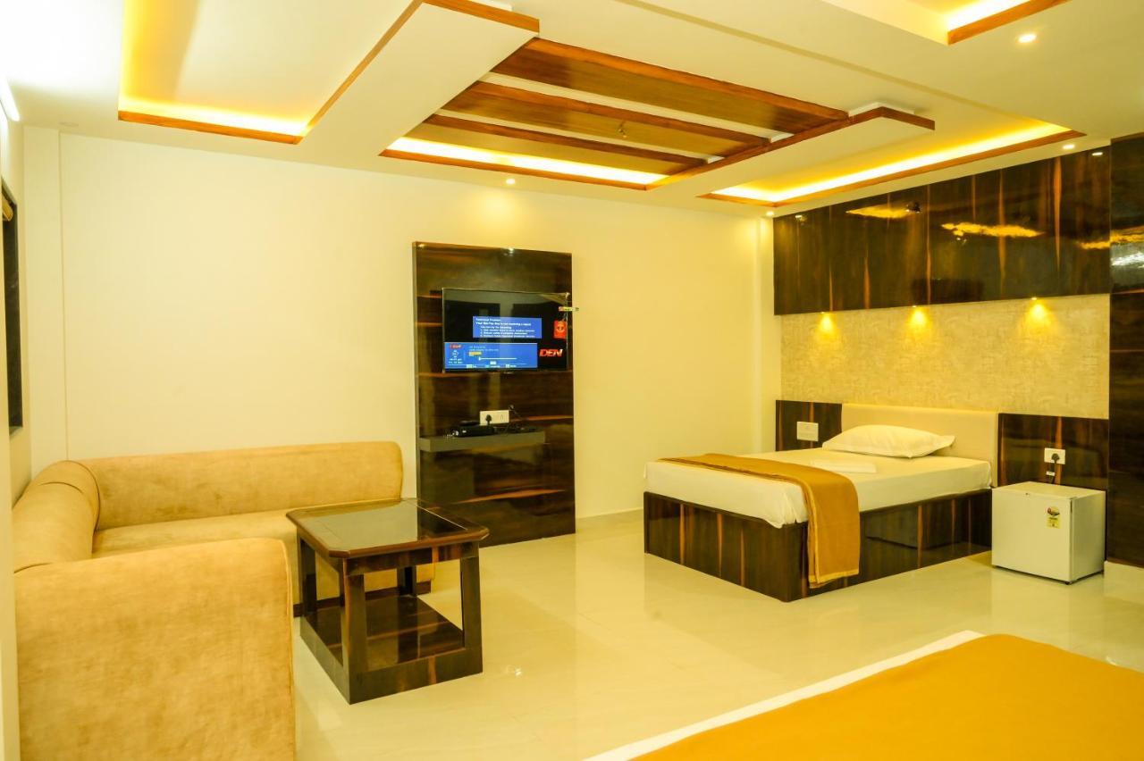 S S Residency Hotel Padubidri Luaran gambar