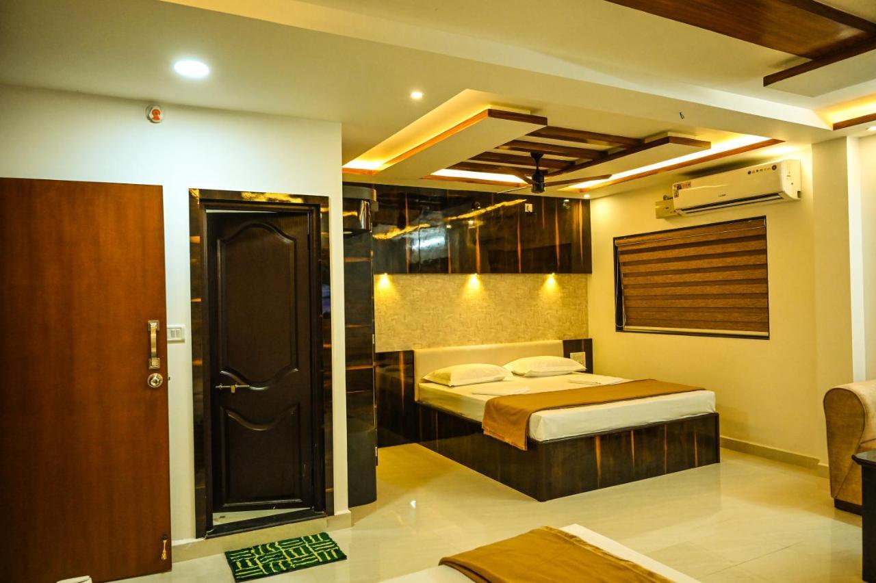 S S Residency Hotel Padubidri Luaran gambar