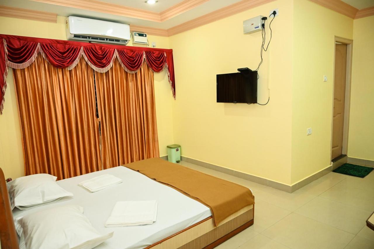 S S Residency Hotel Padubidri Luaran gambar