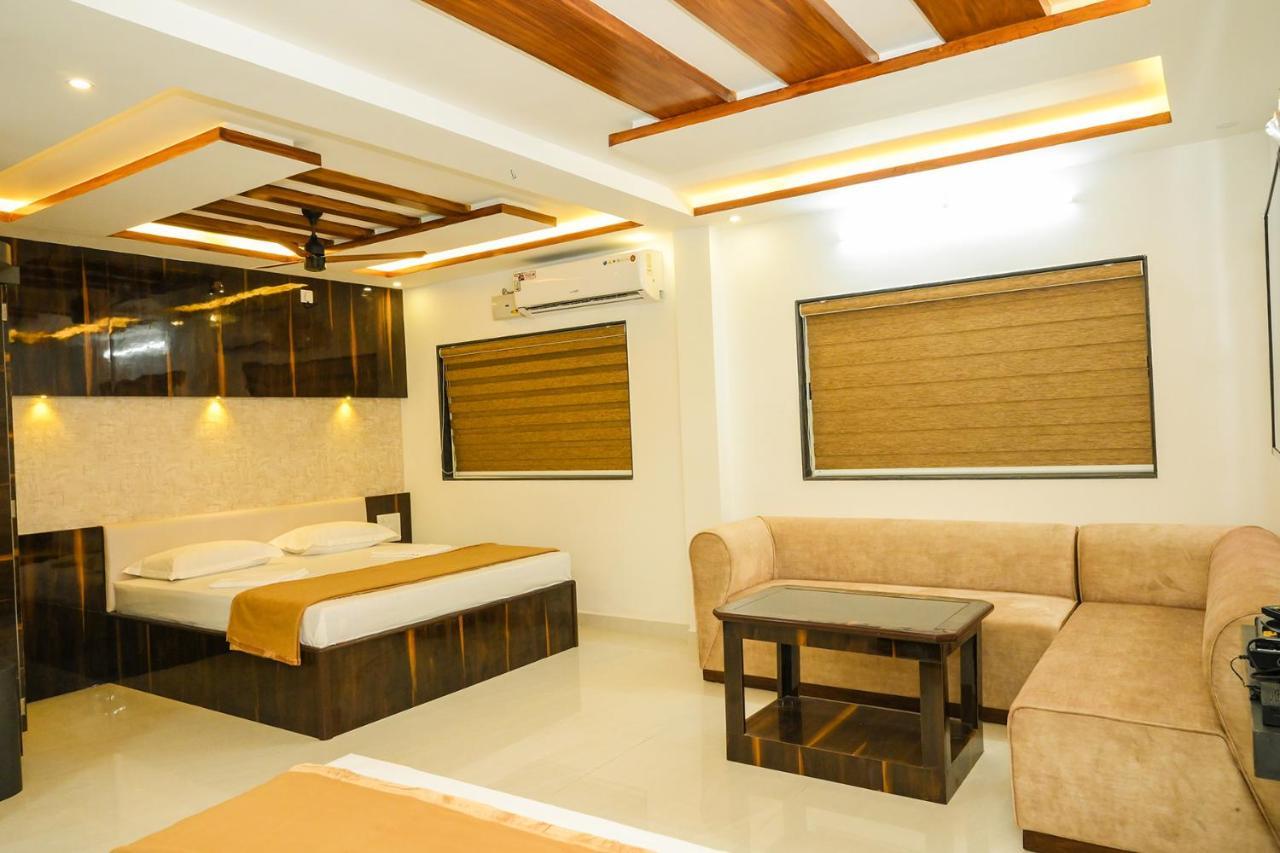 S S Residency Hotel Padubidri Luaran gambar