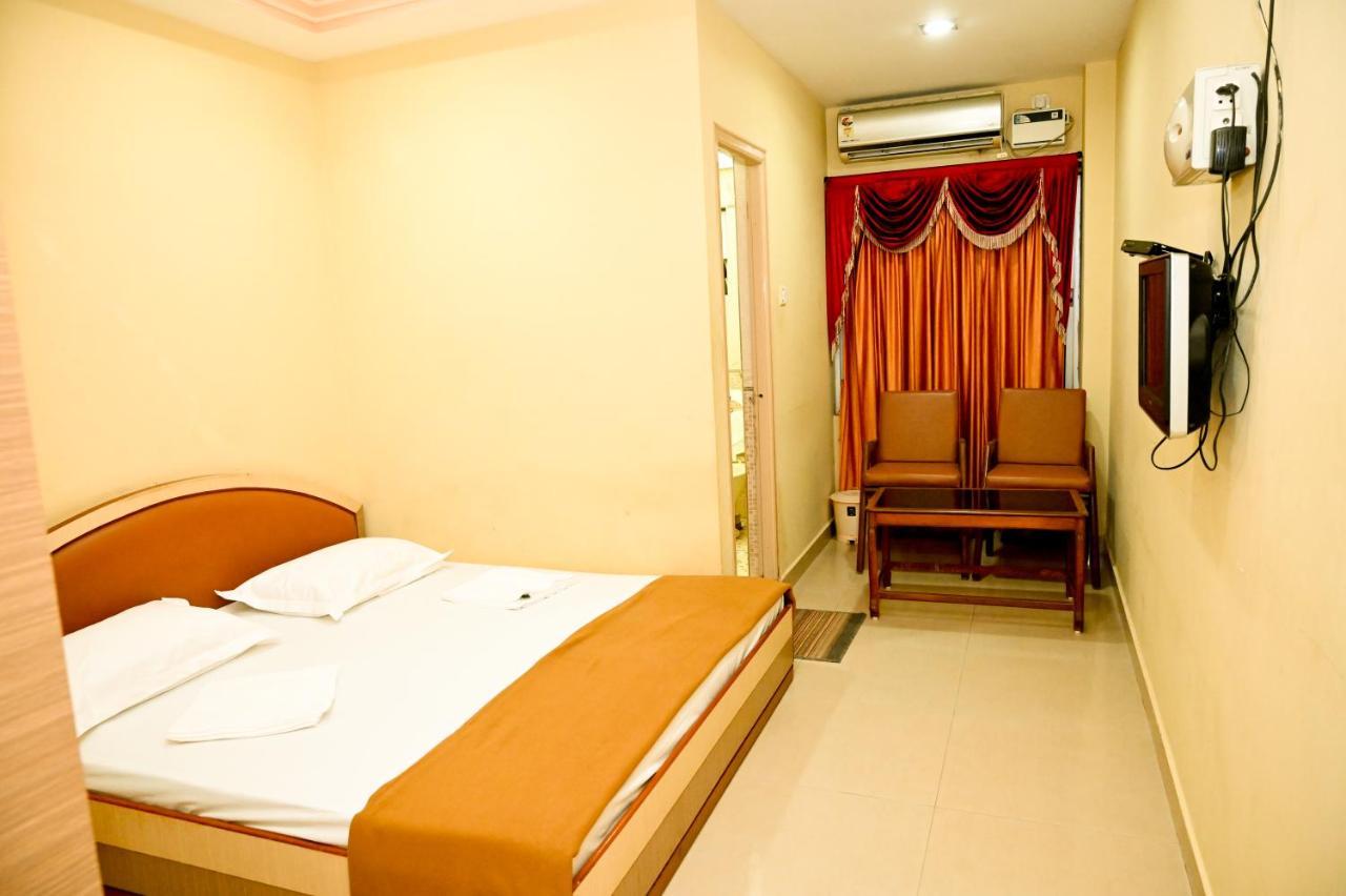 S S Residency Hotel Padubidri Luaran gambar